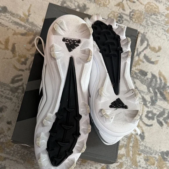 Adidas Woman White & Black SZ 9 Softball Cleats Good Condition small pink marks - Picture 4 of 6